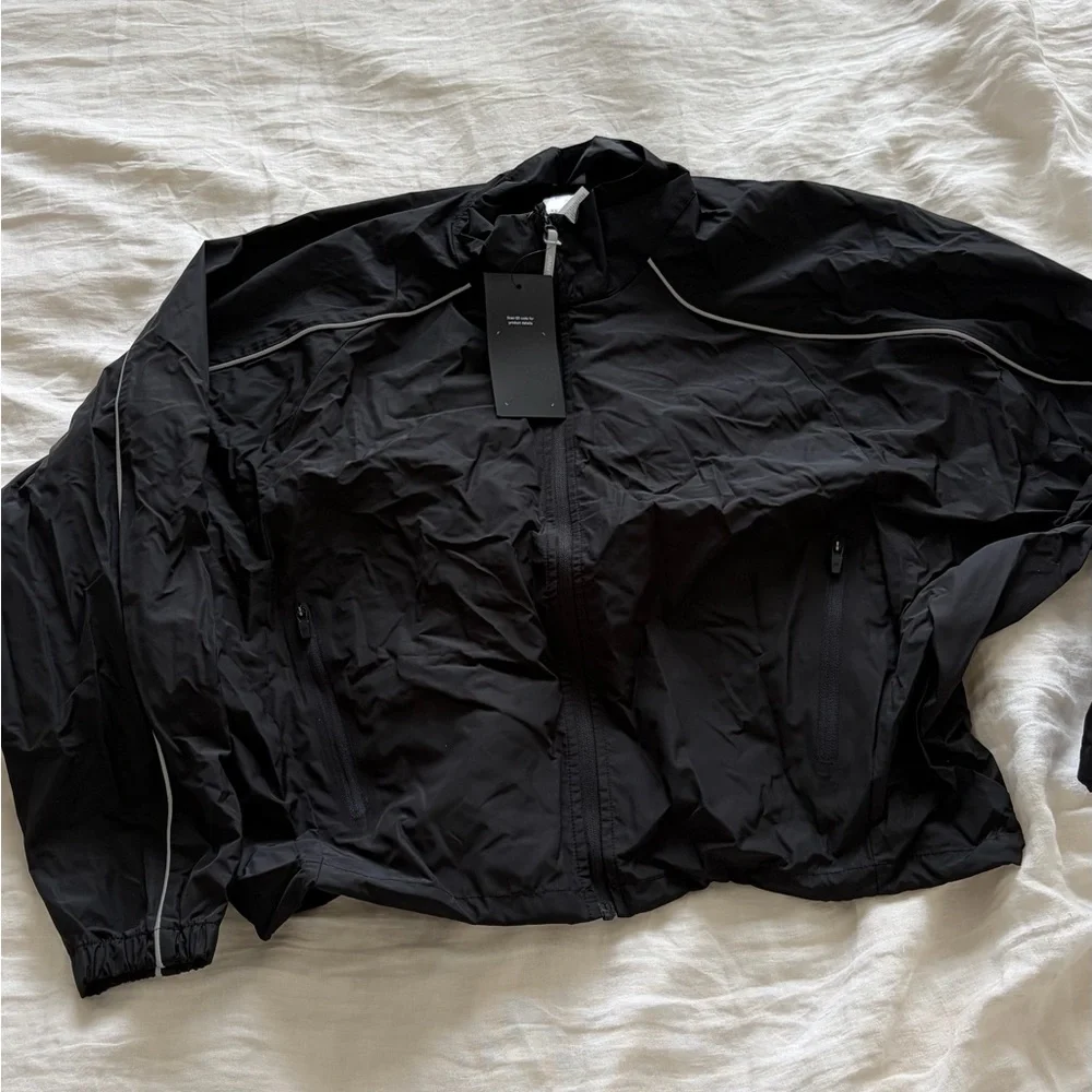 Fabletics Tempo Lightweight Windbreaker - XS - Picture 5 of 7